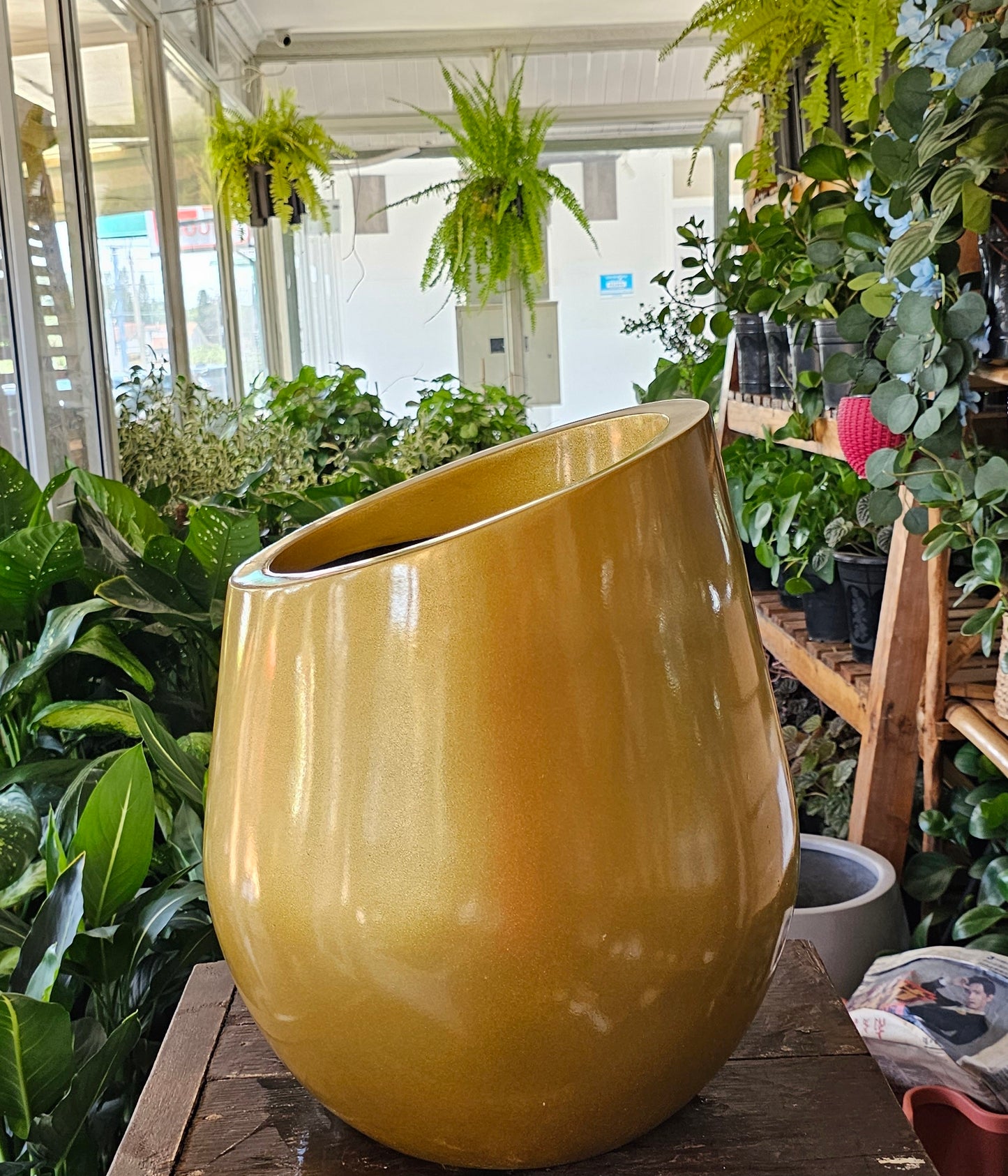 Half Neck Wide Fibre Pot