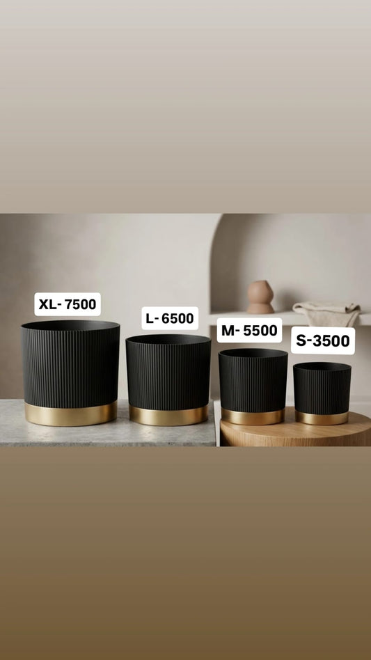 Plastic Pot, Gold Plate