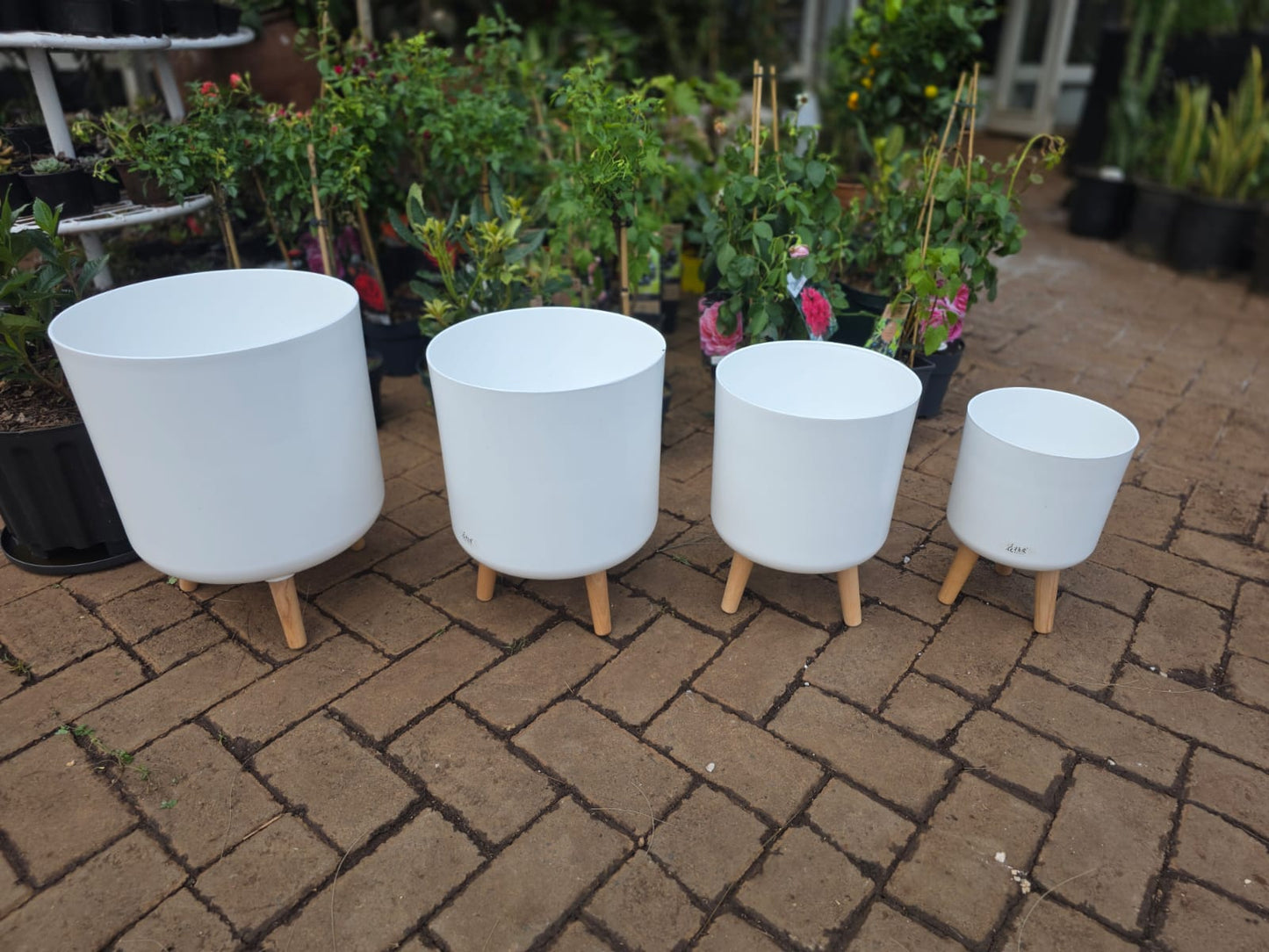 3-legged Plastic Pot